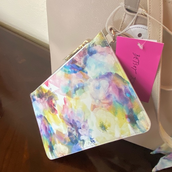 Betsey Johnson Large Tote With Scarf & Wristlet Gorgeous NWT - Picture 5 of 16